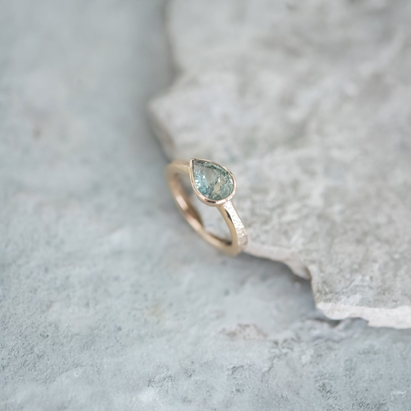 Ridge Ring 2.07ct Sapphire