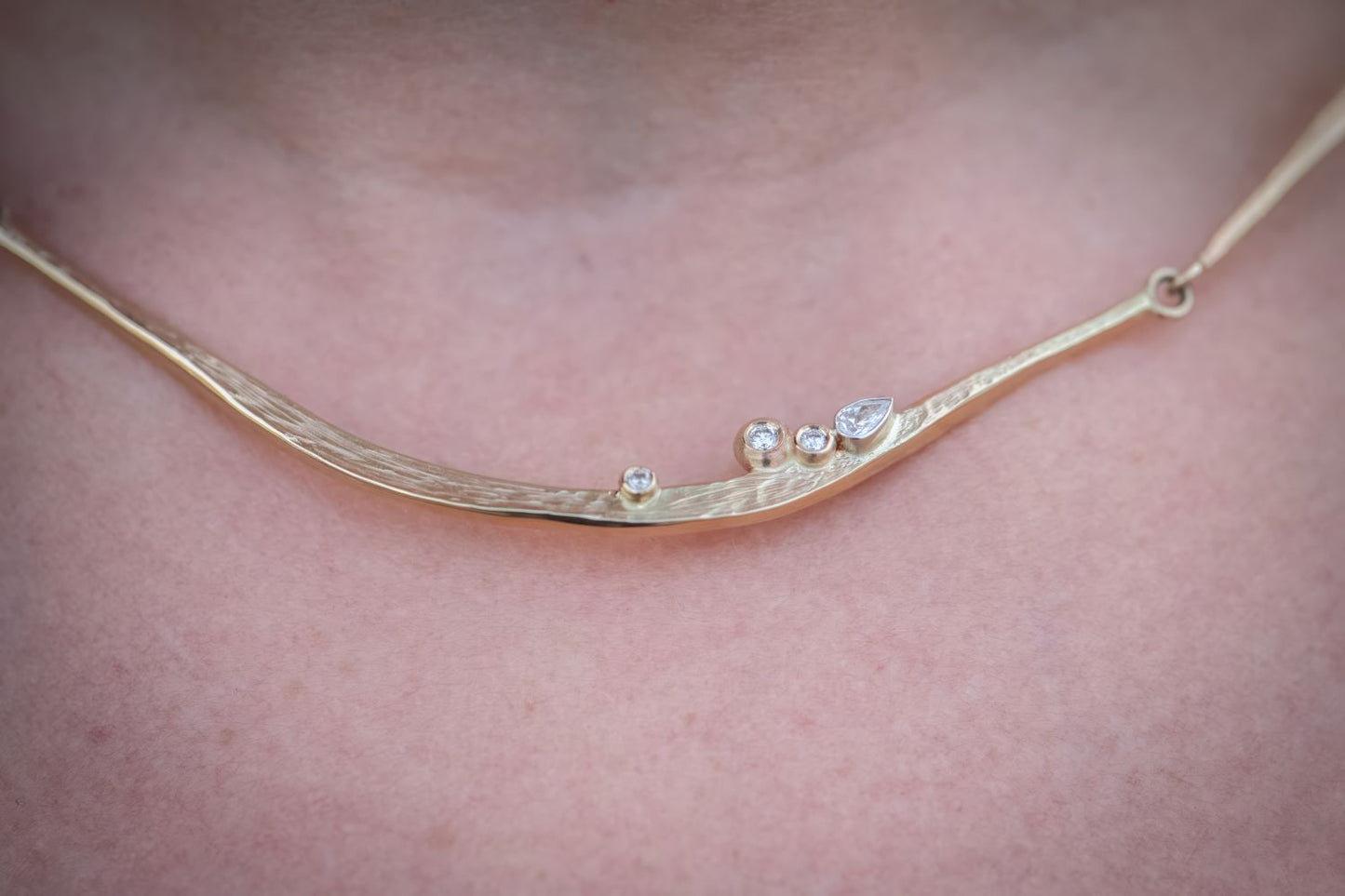 14ky Diamond Escarpment Shore Necklace