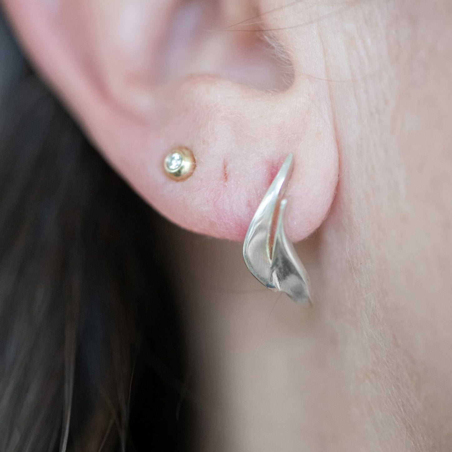 Curved Double Leaf Stud