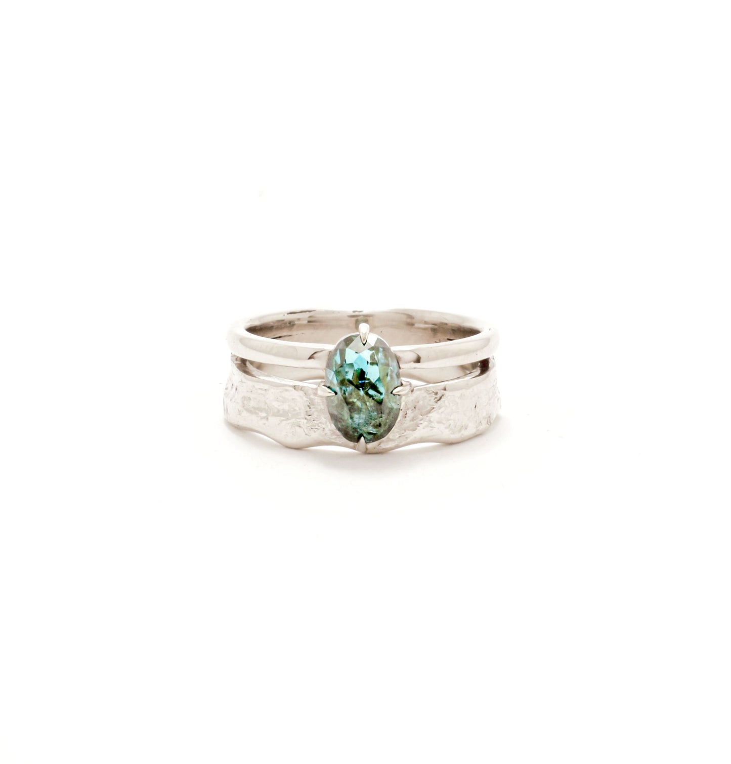 Escarpment solitaire featuring a Diamond