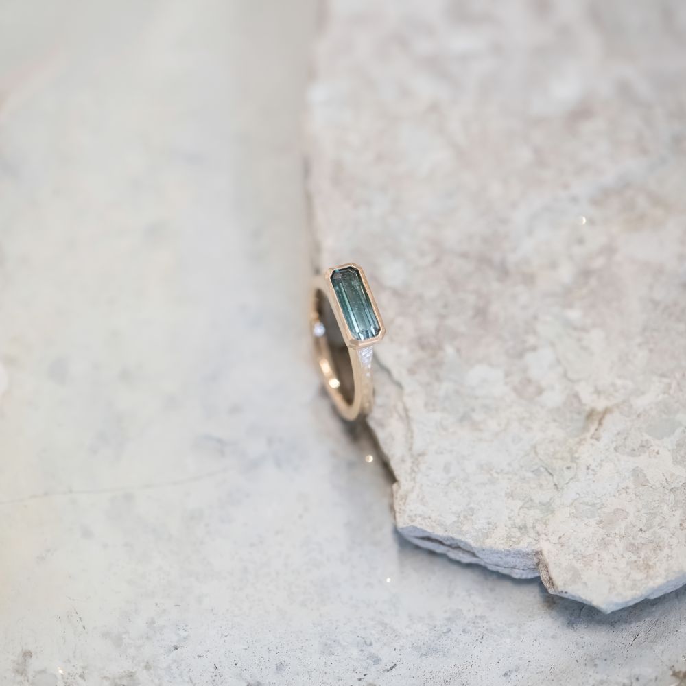 10k Ridge Sapphire Ring