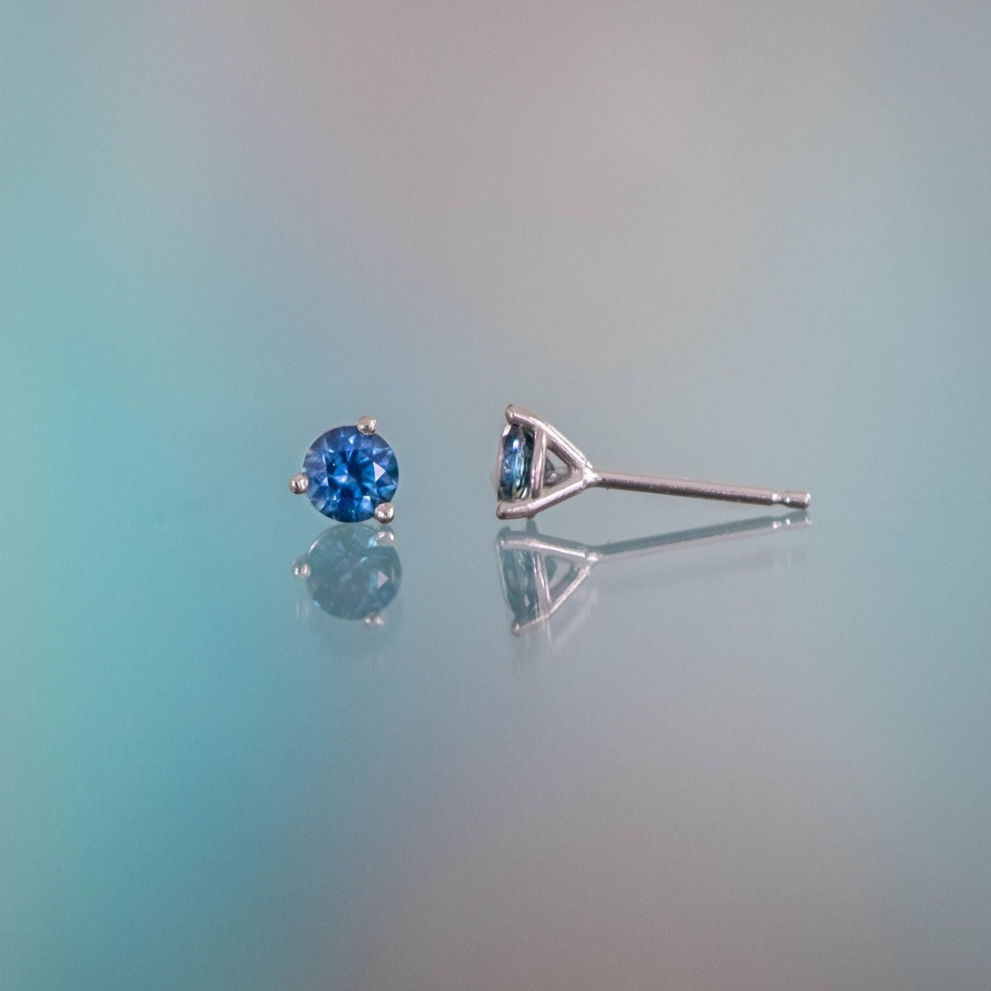 Martini Stud - 4mm Montana Sapphire