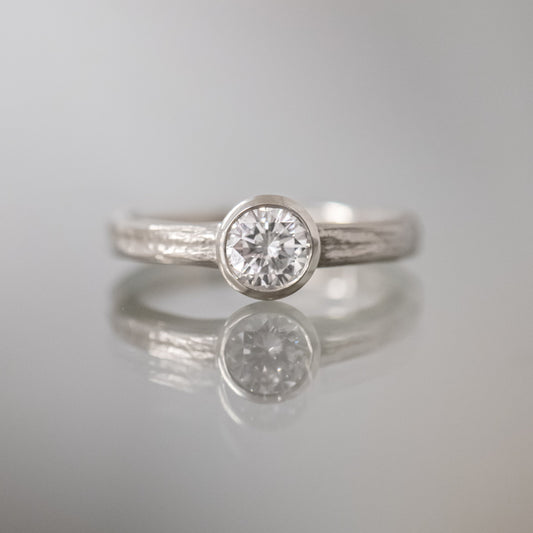 Escarpment Solitaire featuring a Diamond