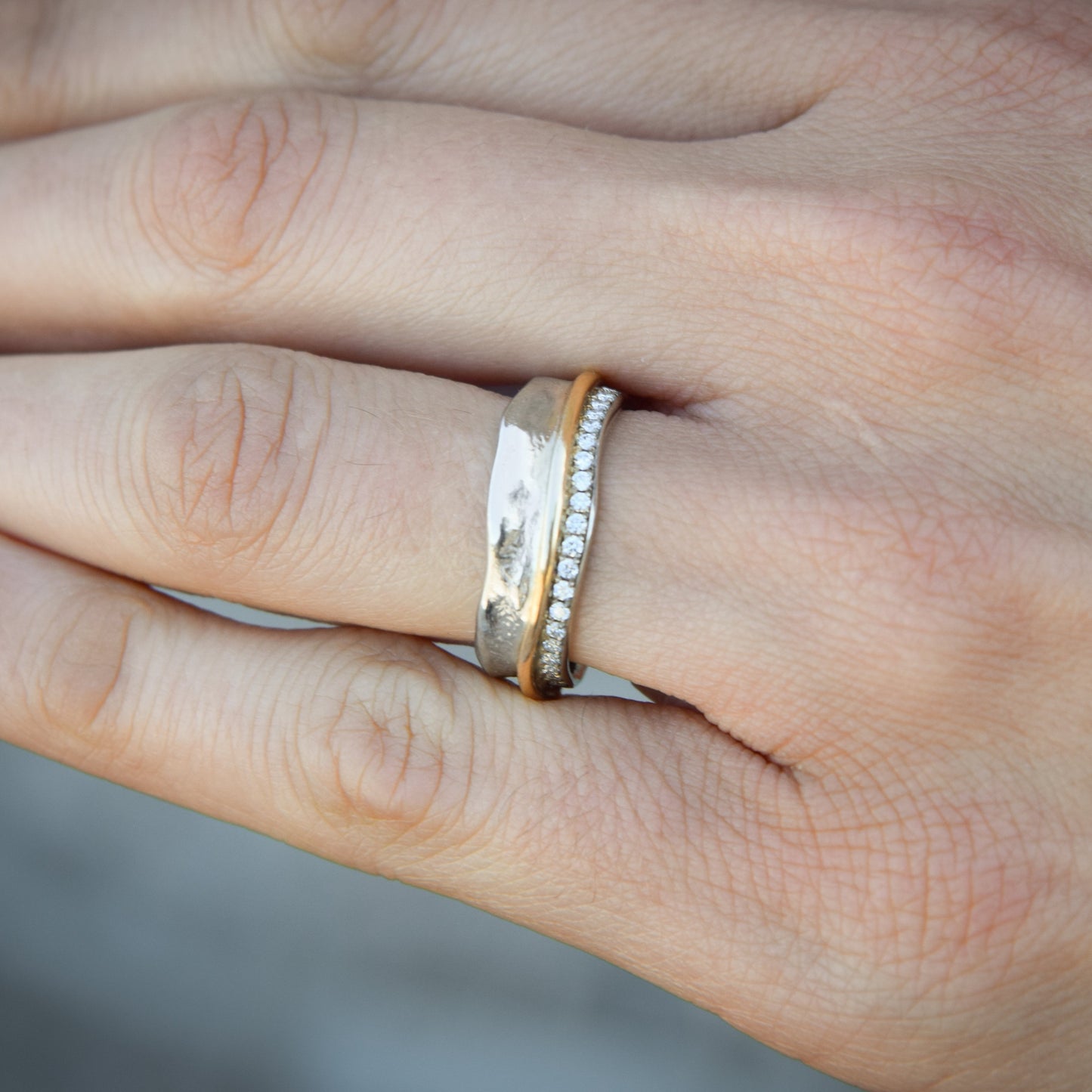Escarpment featuring a shoreline of diamonds