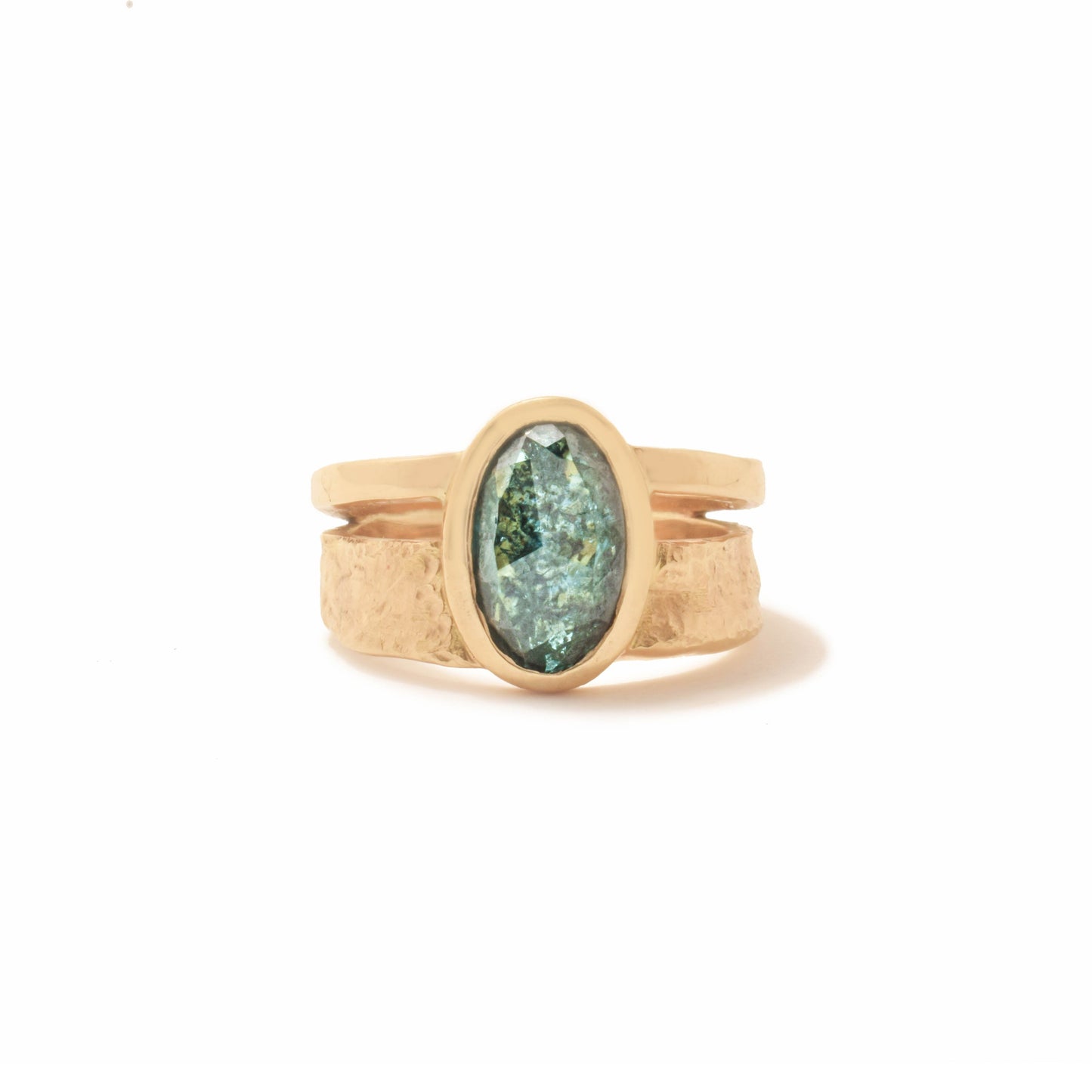 Escarpment Solitaire featuring a Diamond