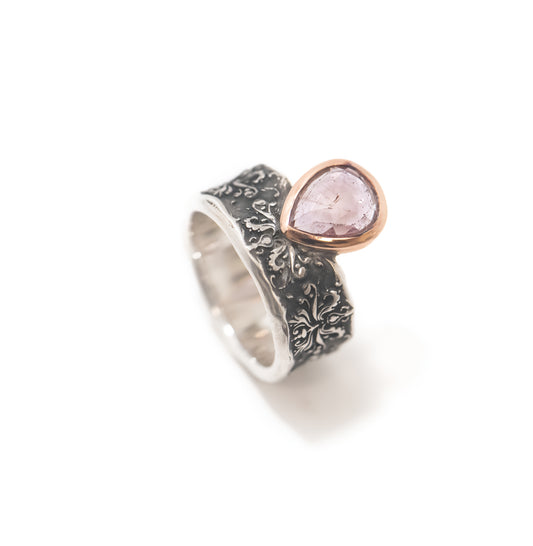 Damask Ring featuring a Sapphire