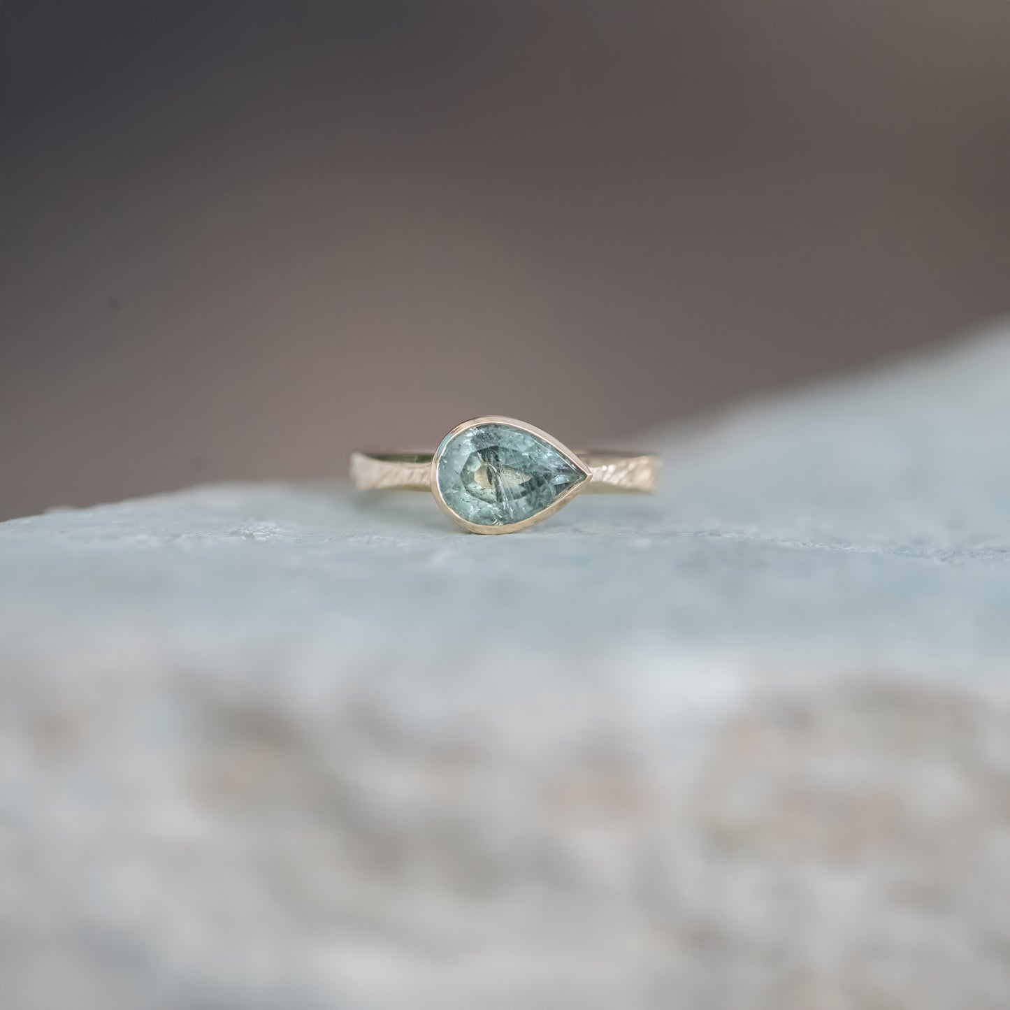 Ridge Ring 2.07ct Sapphire