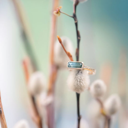 10k Ridge Sapphire Ring