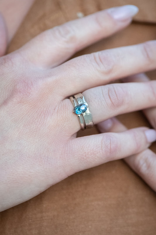 Escarpment solitaire featuring a Diamond