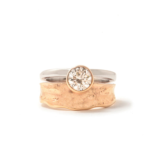 Escarpment Solitaire featuring a Diamond